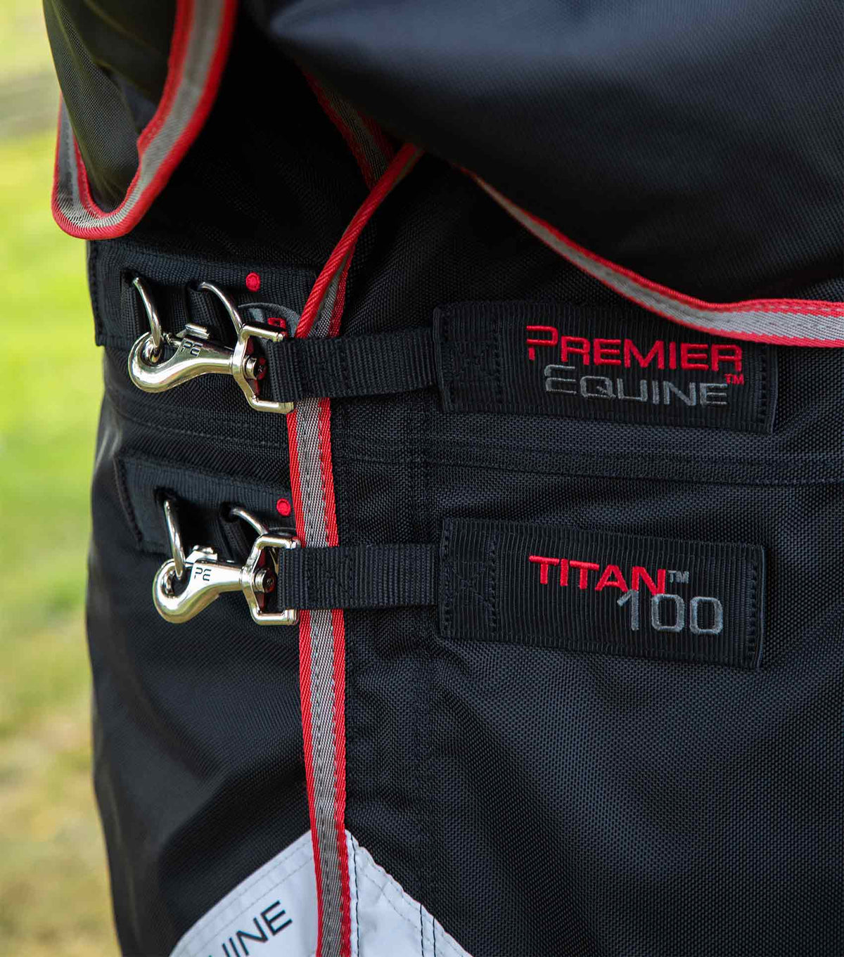 Titan 100g Turnout Rug with Snug-Fit Neck Cover