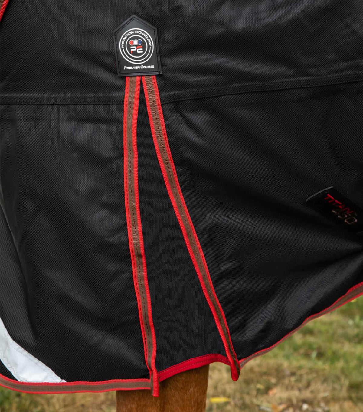 Titan 450g Turnout Rug with Snug-Fit Neck Cover