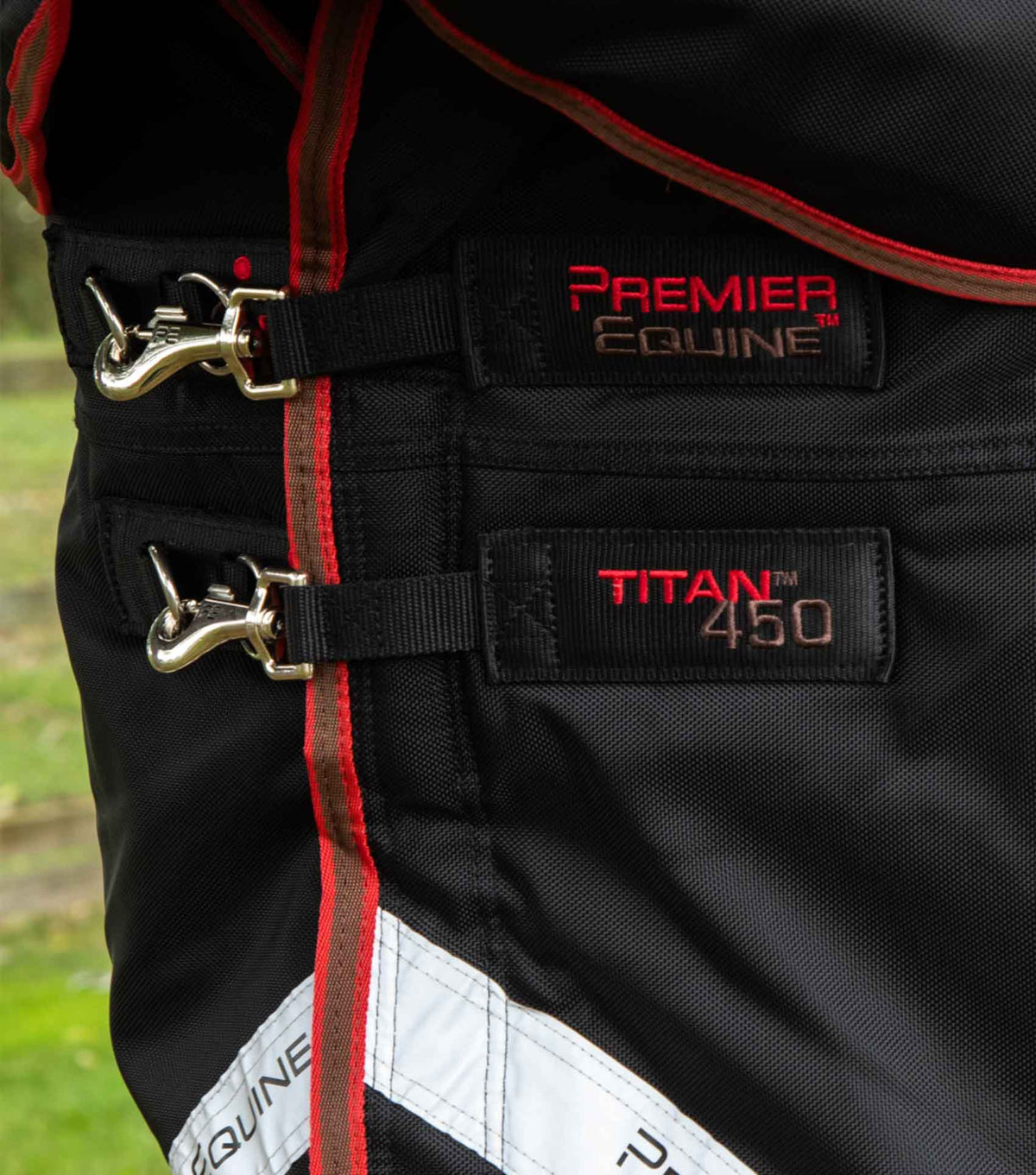 Titan 450g Turnout Rug with Snug-Fit Neck Cover