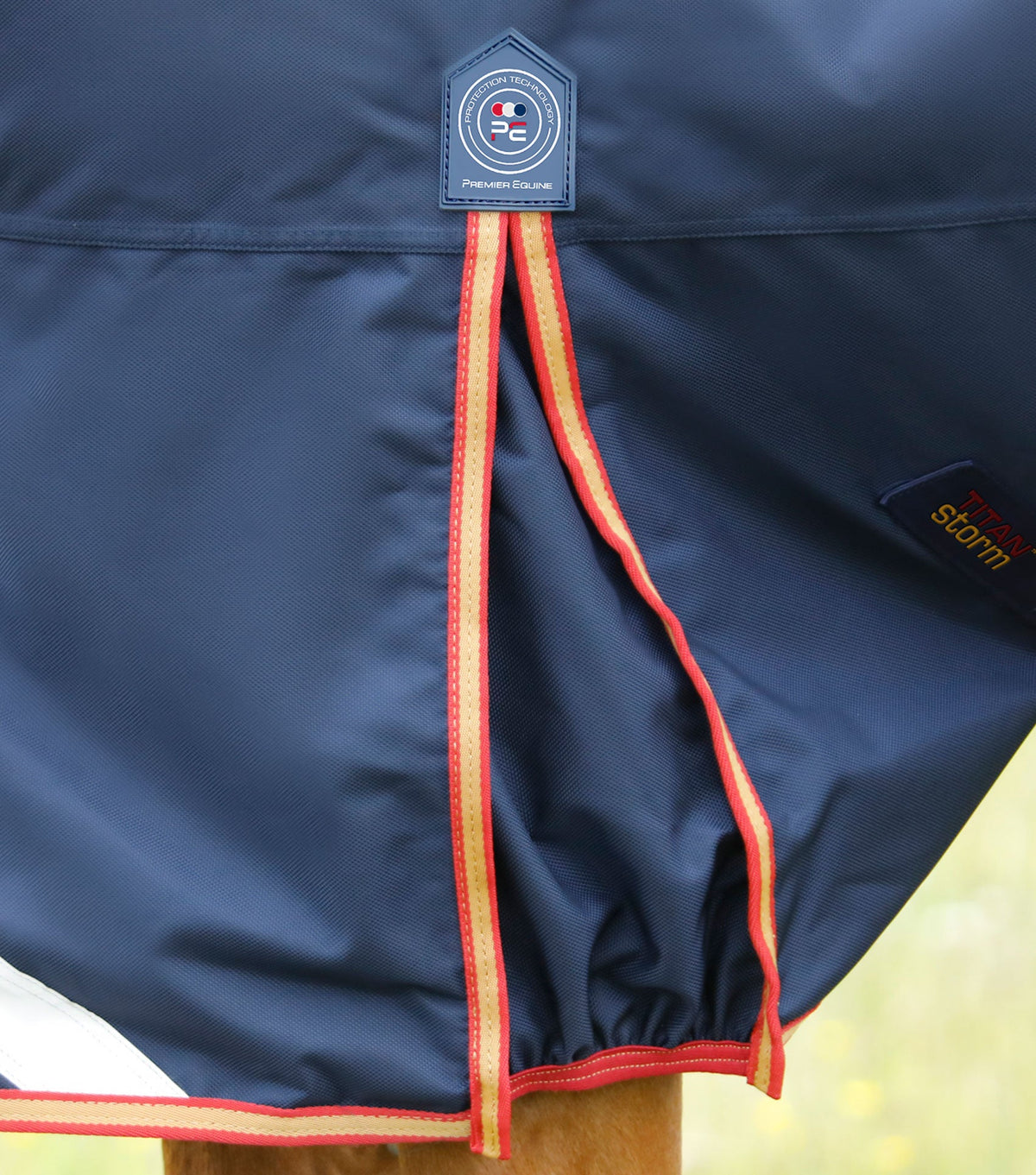 Titan Storm 450g Combo Turnout Rug with Snug-Fit Neck