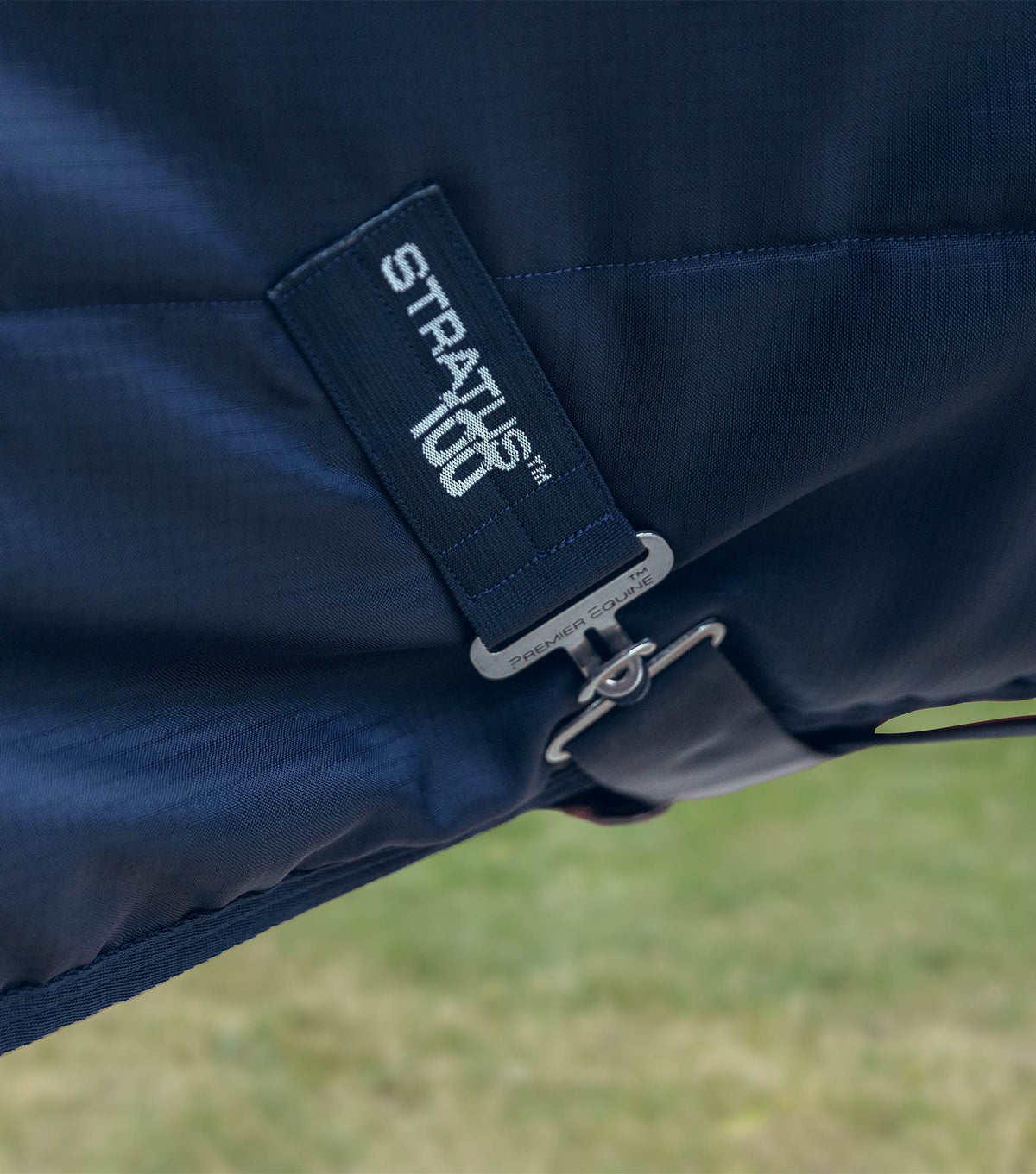 Stratus Stable Rug 100g with Neck Cover