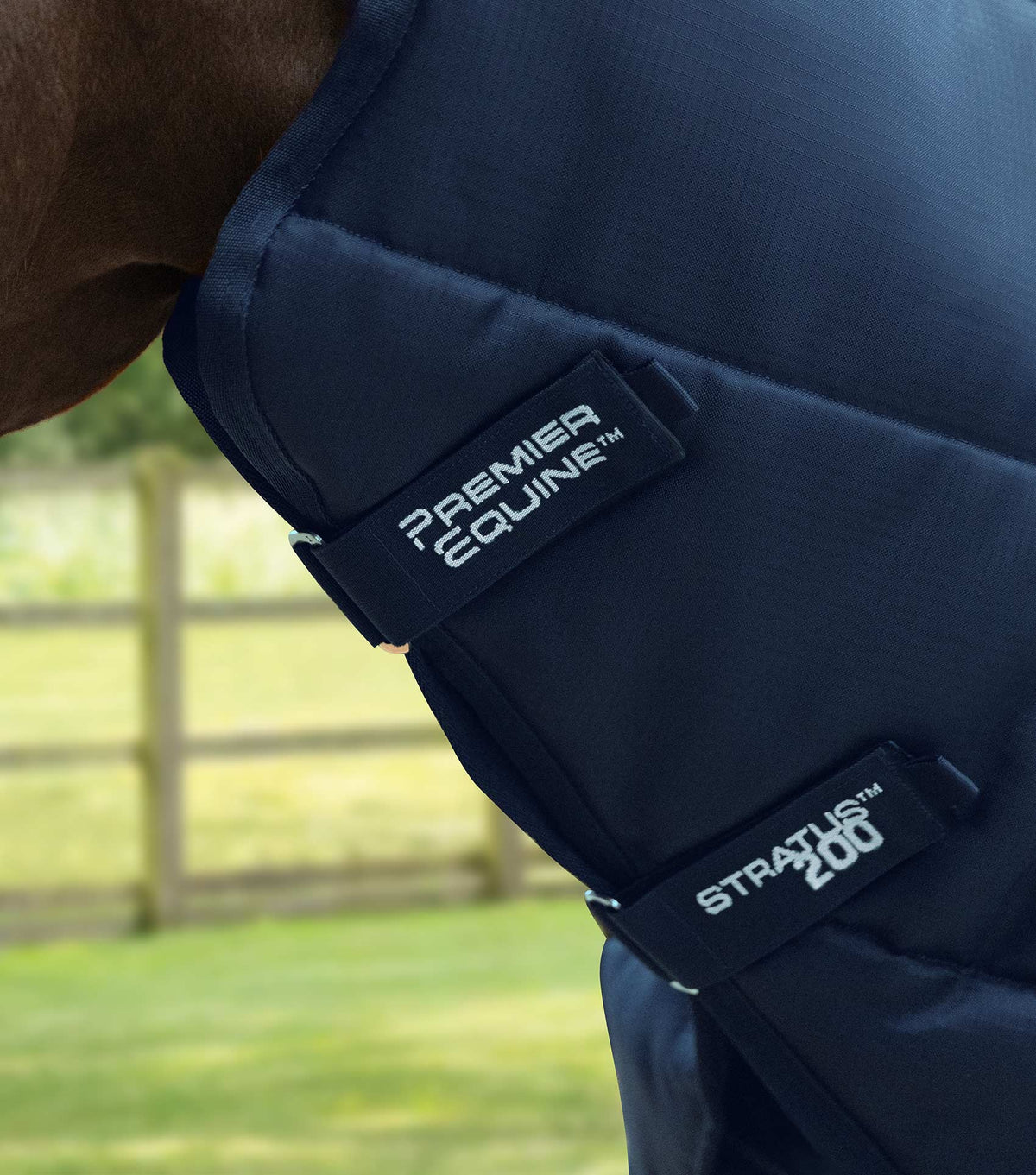 Stratus Stable Rug 200g with Neck Cover